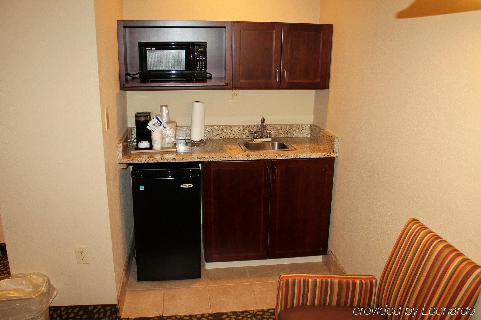 Holiday Inn Express Hotel & Suites Starkville, An Ihg Hotel Eksteriør bilde